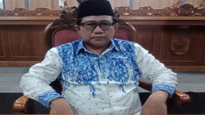 Wakil Ketua II DPRD Kotim, H.Hairis Salamad, mengatakan, dewan minta semua desa dialiri listrik