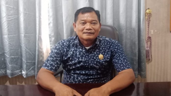 Anggota Komisi I DPRD Kabupaten Kotawaringin Timur (Kotim) Sutik, mendesak pemerintah daerah untuk memanfaatkan sektor pariwisata sebagai sumber Pendapatan Asli Daerah (PAD)