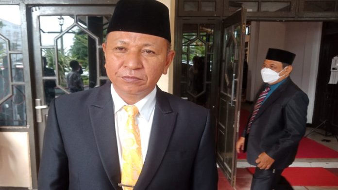 Wakil Ketua I DPRD Kotim H.Rudianur, dukung kebijakan Bupati H.Halikinoor, mendisiplinan kinerja Pegawai Negeri Sipil (PNS)